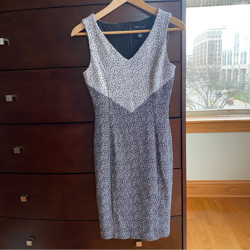 White House Black Market Black and White Print Stretch Sheath Dress Size 0